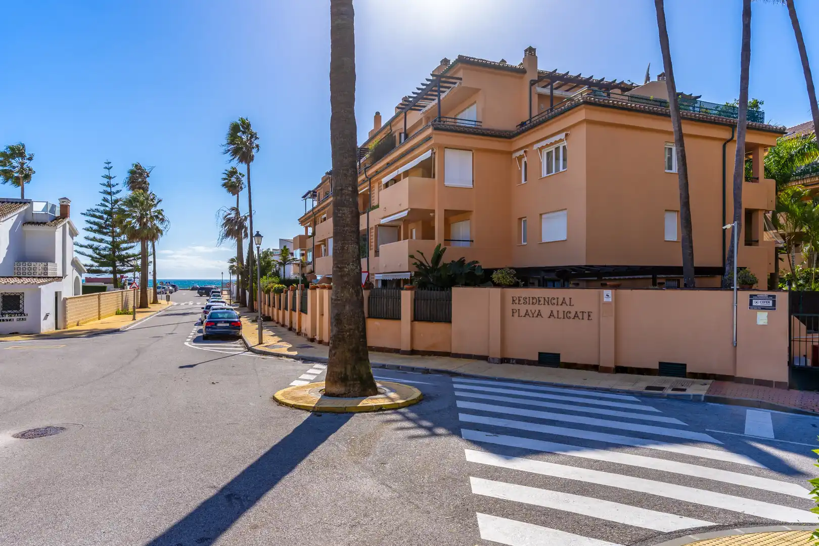 Vista exterior de Planta baixa en venda en Marbella amb Aire condicionat, Jardí privat i Terrassa
