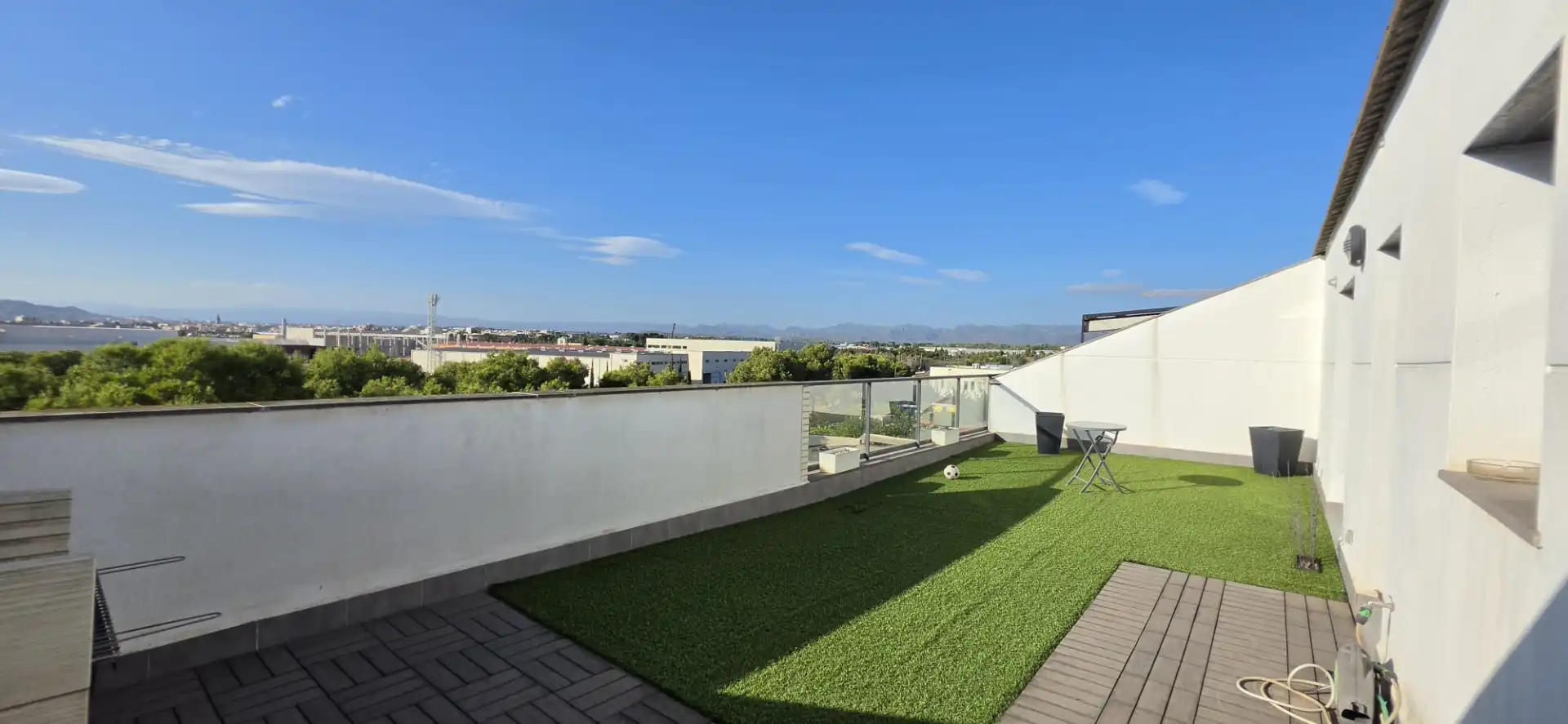 Dúplex con terraza en alquiler en Avinguda de les Magnolies