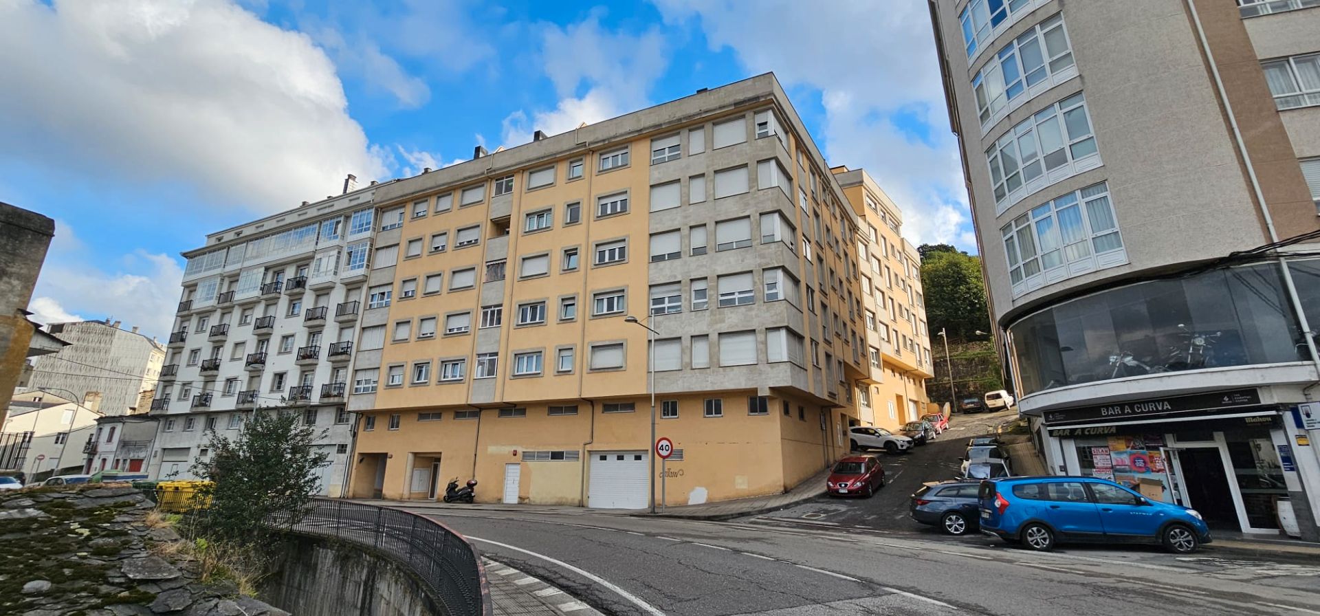 Vista exterior de Apartamento en venta en Viveiro con Calefacción, Parquet y Terraza