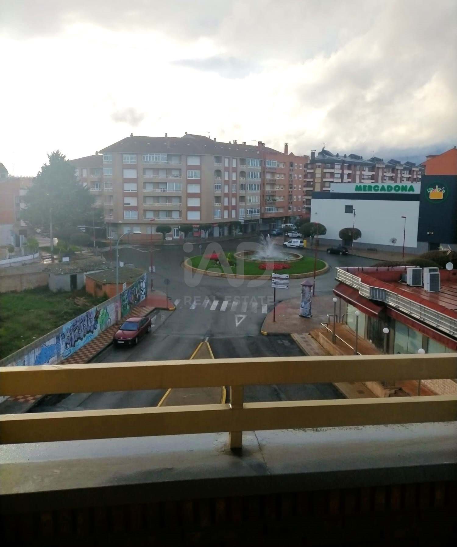 Parking de Piso en venta en La Bañeza  con Calefacción y Terraza