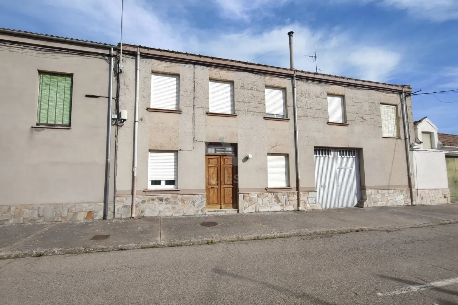 Vista exterior de Edificio en venta en Hospital de Órbigo