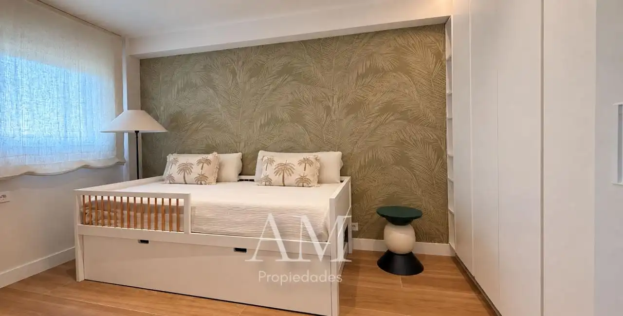 Schlafzimmer von Wohnung zum Verkauf in Vigo  mit Heizung, Terrasse und Abstellraum