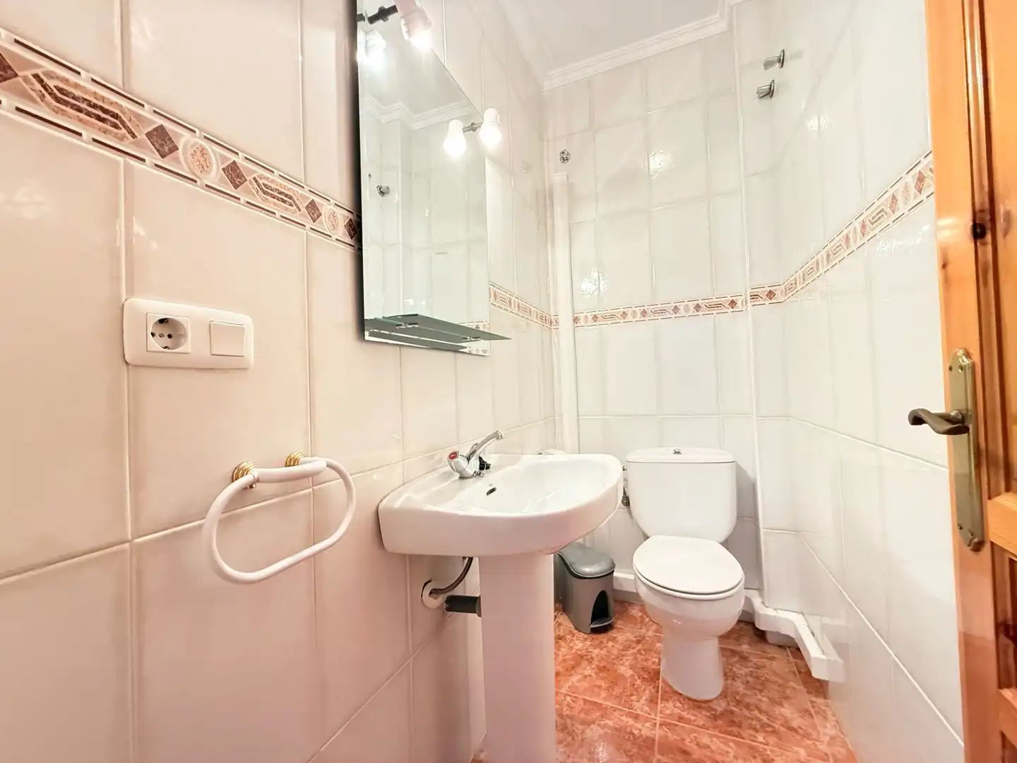 Baño de Dúplex en venta en Nerja con Jardín privado, Trastero y Piscina comunitaria