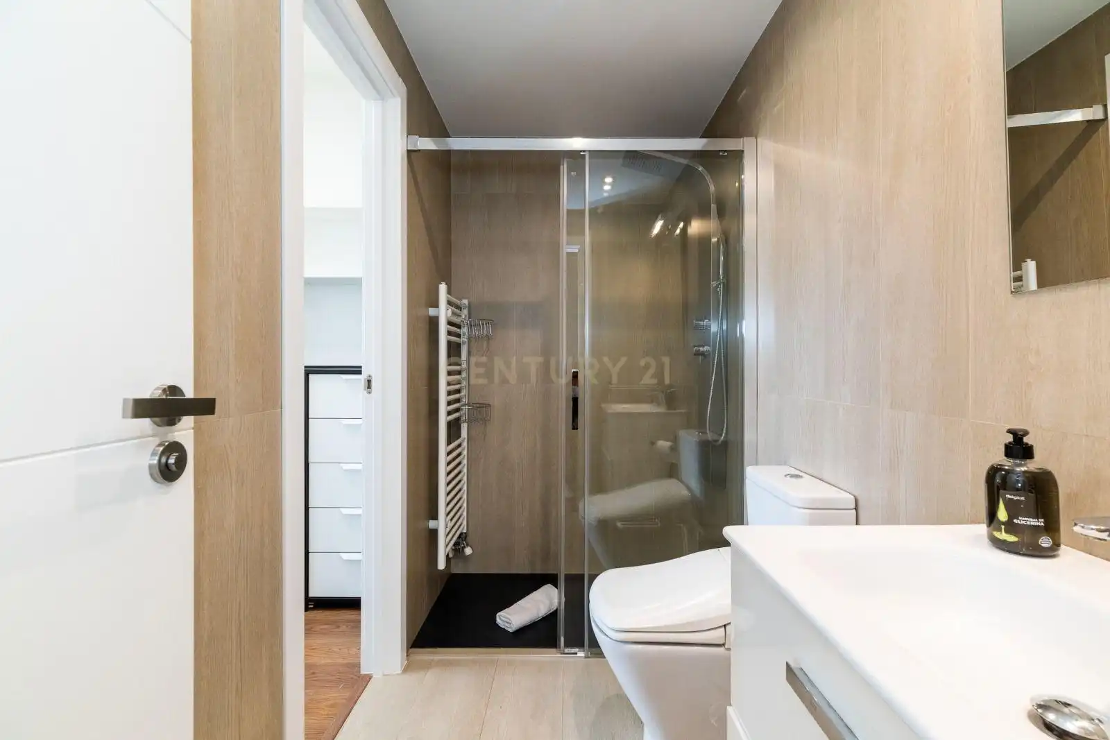 Bathroom of Flat for sale in Granada  with Air Conditioner, Private garden and Oven