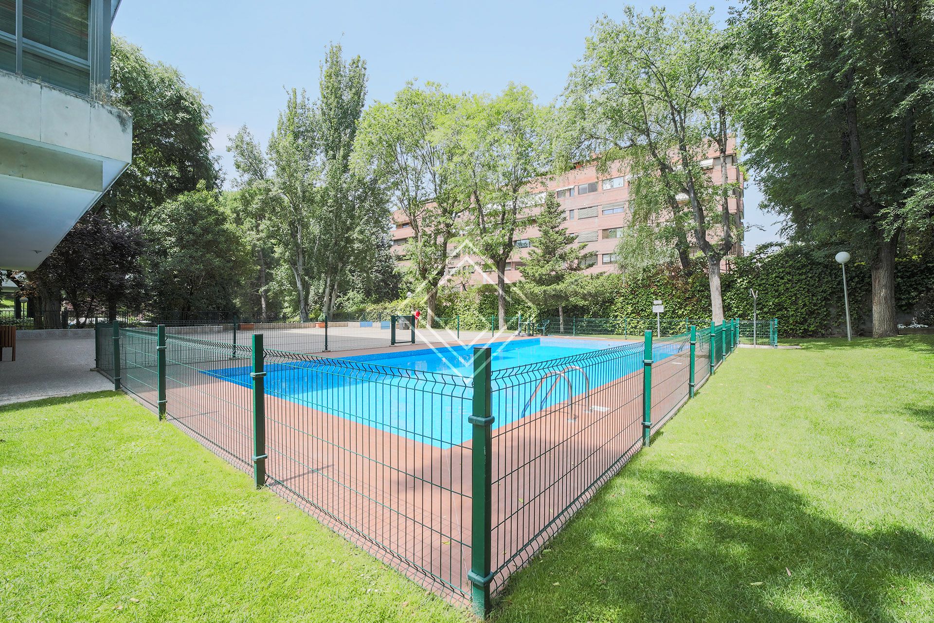 Piscina de Dúplex en venda en  Madrid Capital amb Aire condicionat, Calefacció i Terrassa