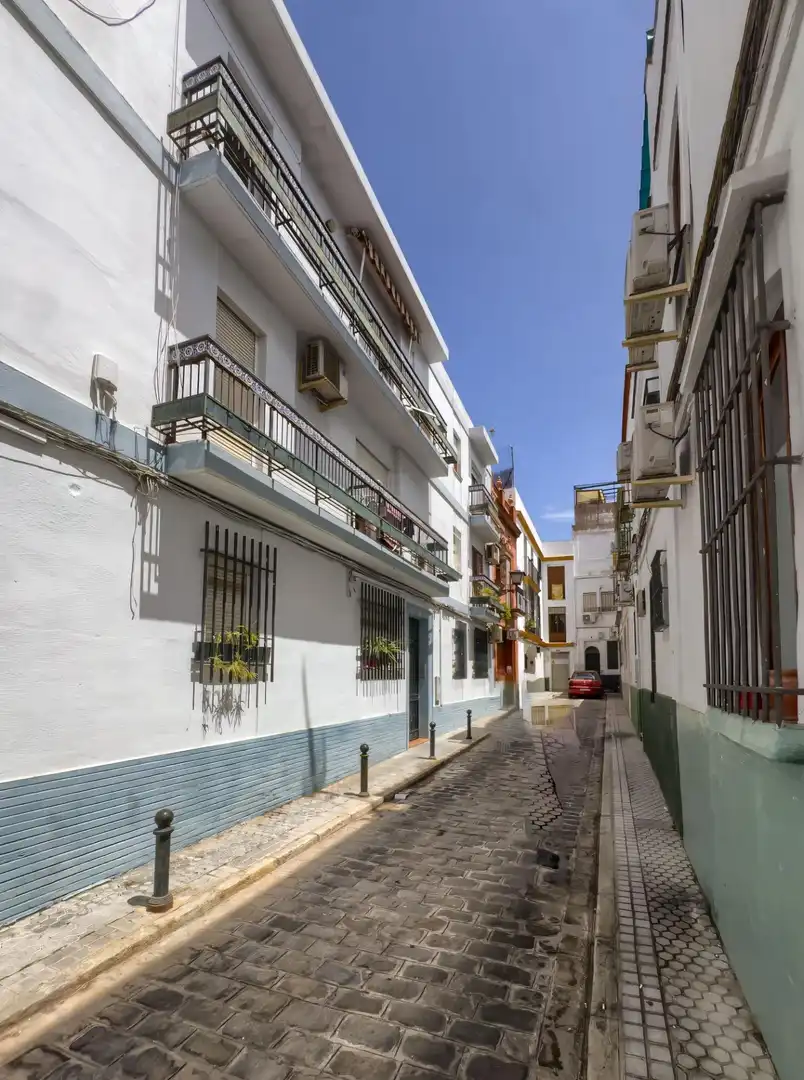 Vista exterior de Pis en venda en Sevilla amb Aire condicionat i Balcó