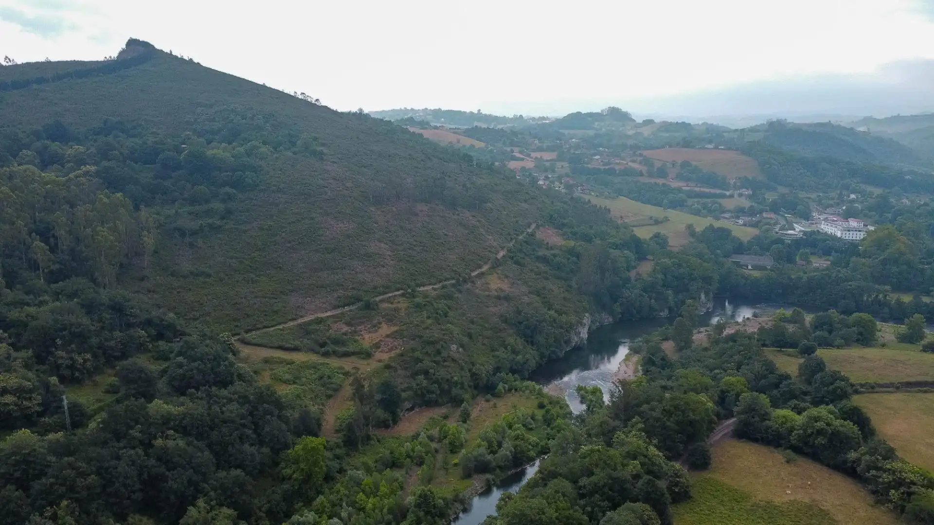 Vista exterior de Casa o xalet en venda en Oviedo  amb Calefacció, Jardí privat i Terrassa