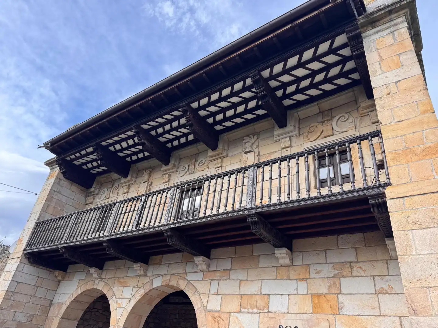 Vista exterior de Casa o chalet en venta en Los Corrales de Buelna  con Calefacción, Jardín privado y Terraza