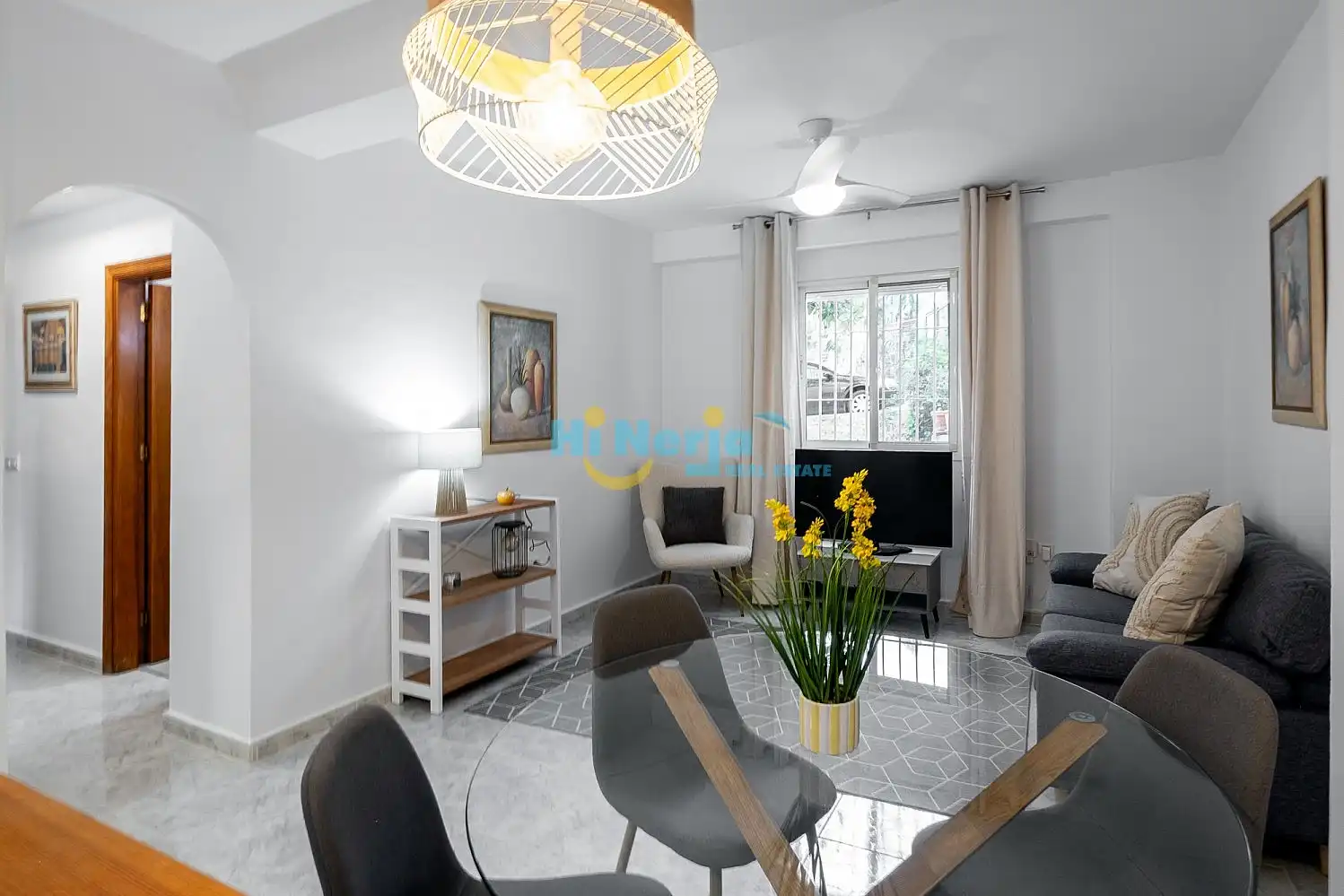 Wohnzimmer von Wohnungen zum Verkauf in Nerja mit Privatgarten, Schwimmbad und Möbliert