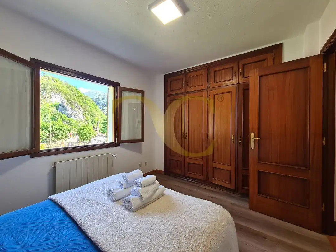 Dormitori de Casa o xalet en venda en Peñamellera Alta amb Calefacció, Jardí privat i Terrassa