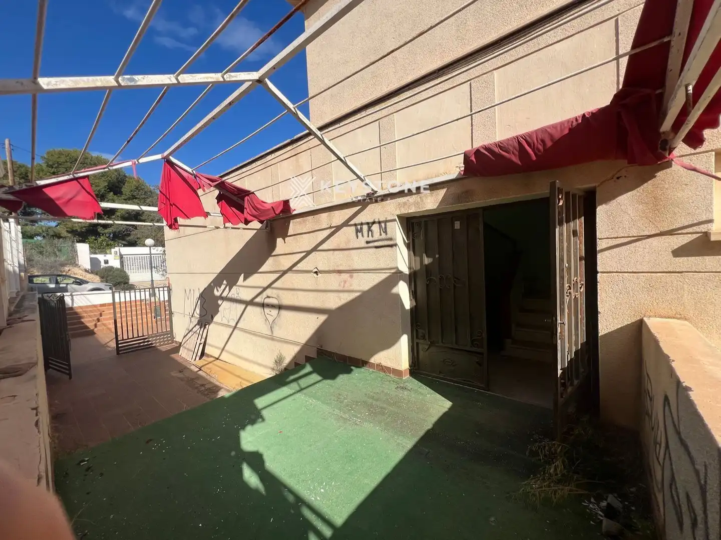 Vista exterior de Local en venda en Alicante / Alacant amb Terrassa