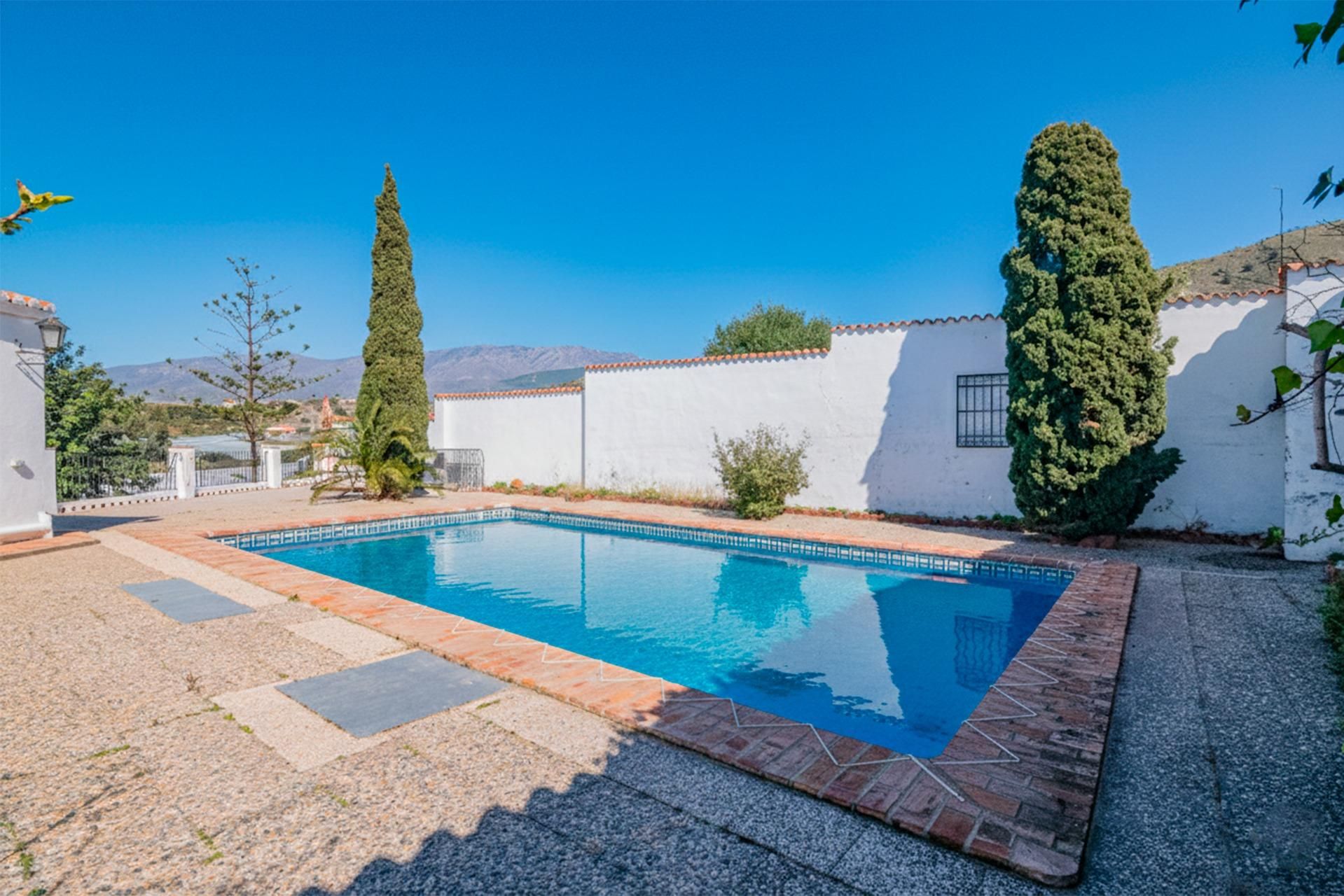 Piscina de Casa o xalet en venda en Motril amb Jardí privat, Terrassa i Piscina