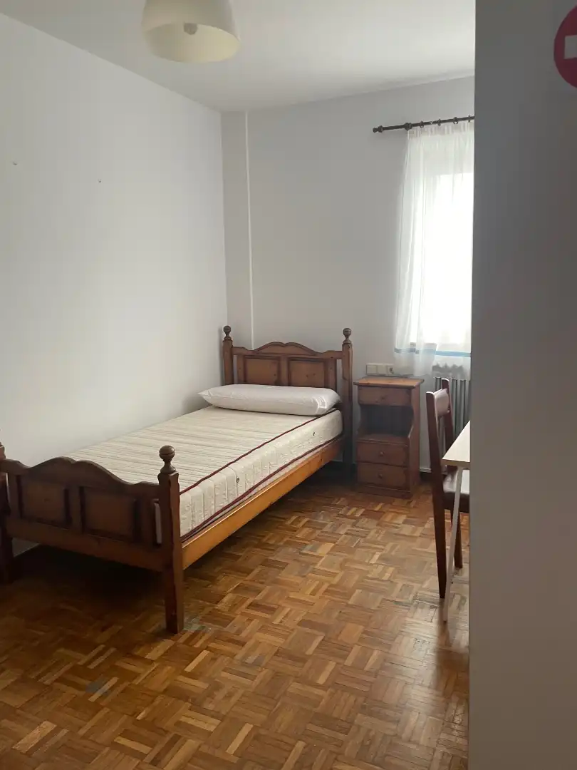 Habitación de Piso de alquiler en Santiago de Compostela  con Amueblado