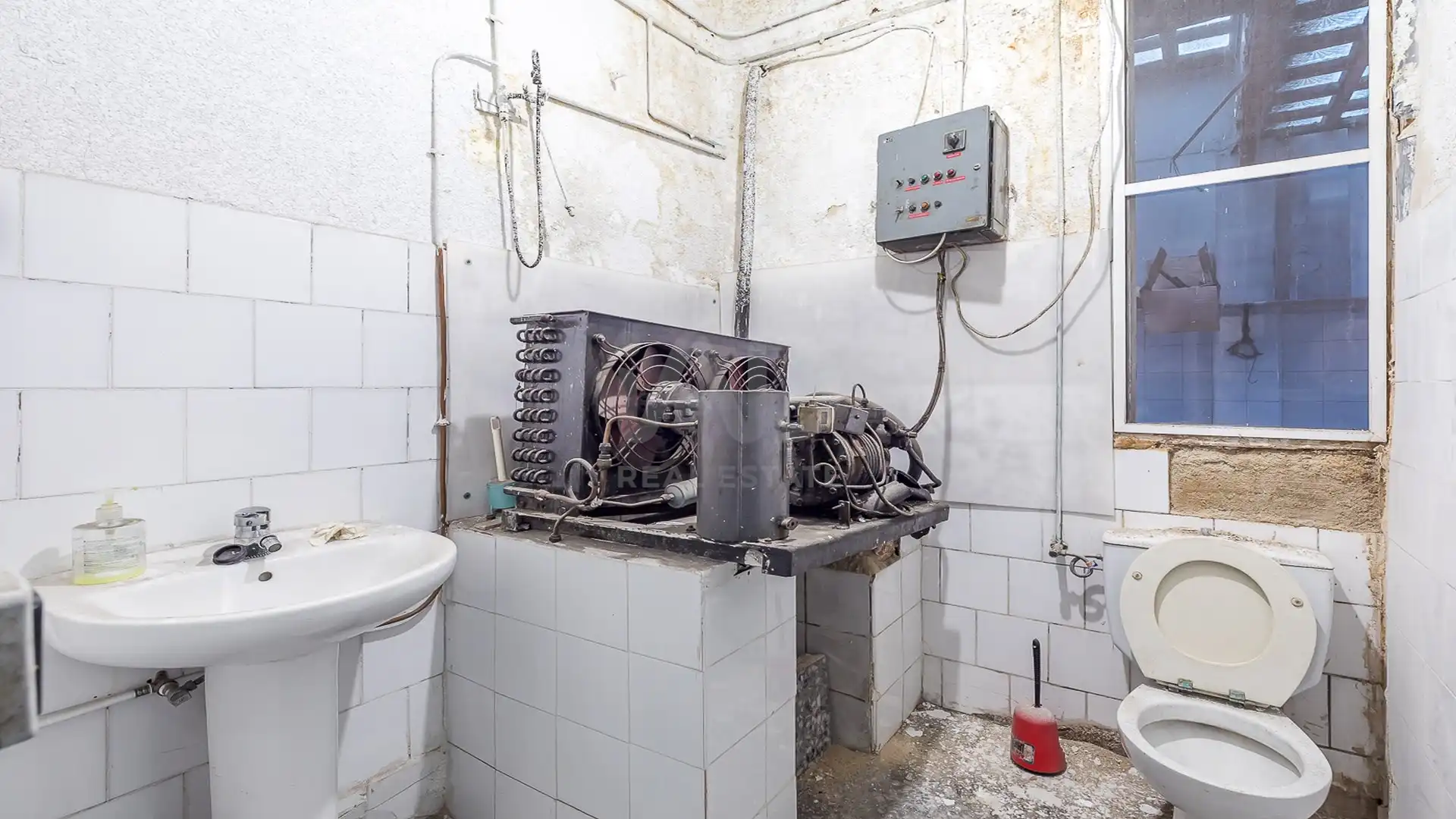 Baño de Local de alquiler en Madrid
