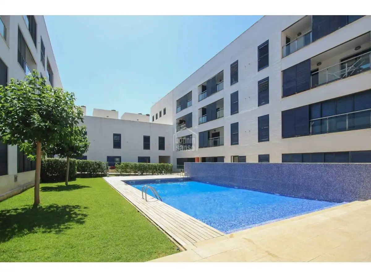Appartement compact avec piscine à vendre à Ciutadella