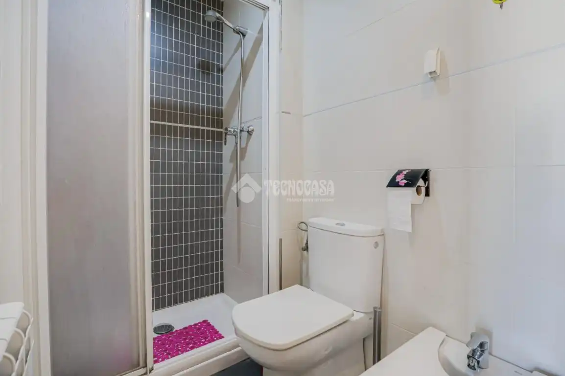 Badezimmer von Wohnung zum Verkauf in Montcada i Reixac mit Heizung, Abstellraum und Balkon