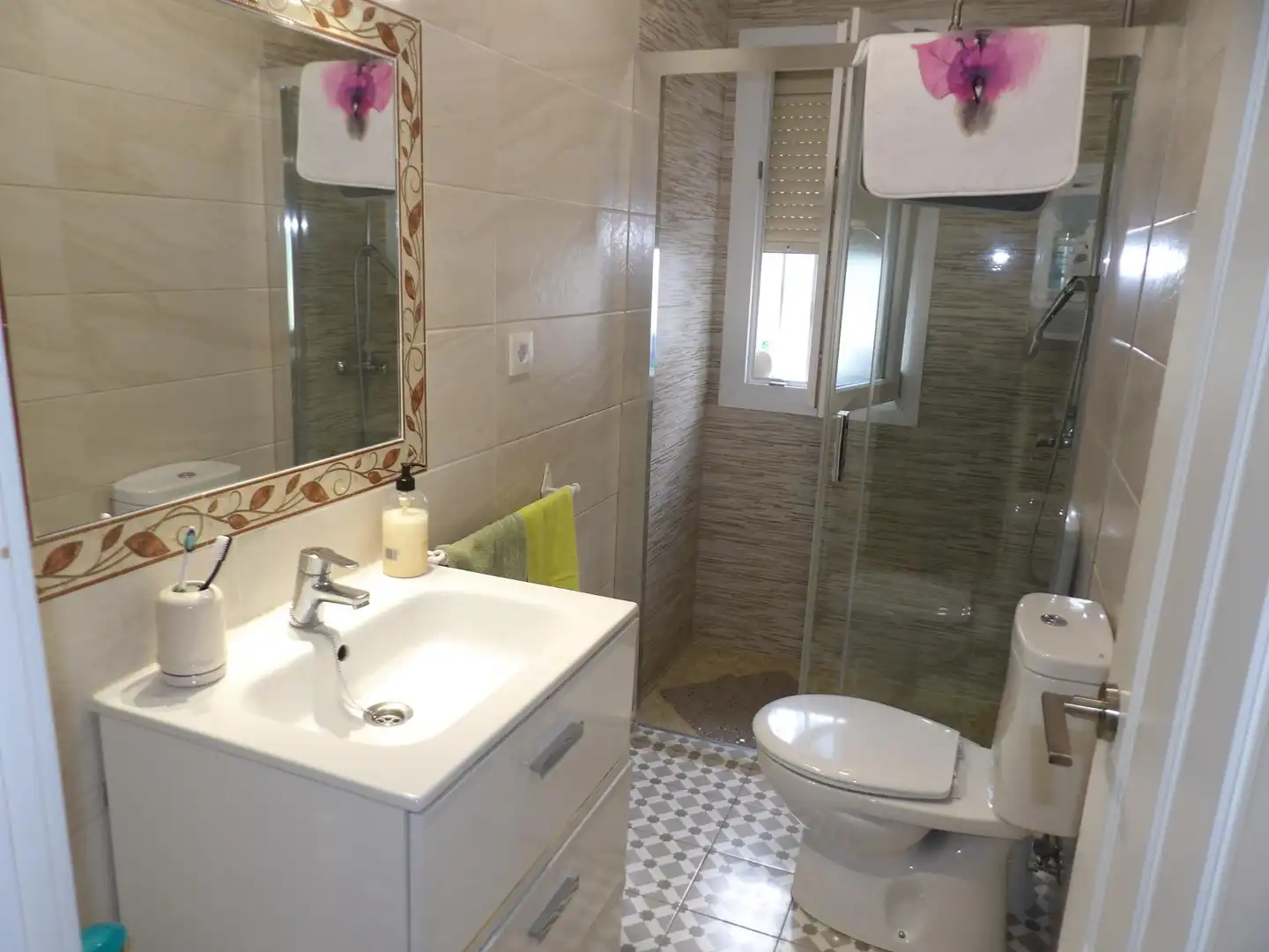 Bathroom of Houses for sale in Algeciras  with Air Conditioner, Private garden and Storage room