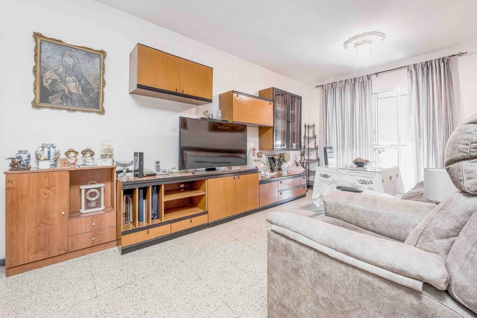 Living room of Flat for sale in  Sevilla Capital  with Air Conditioner, Terrace and Balcony