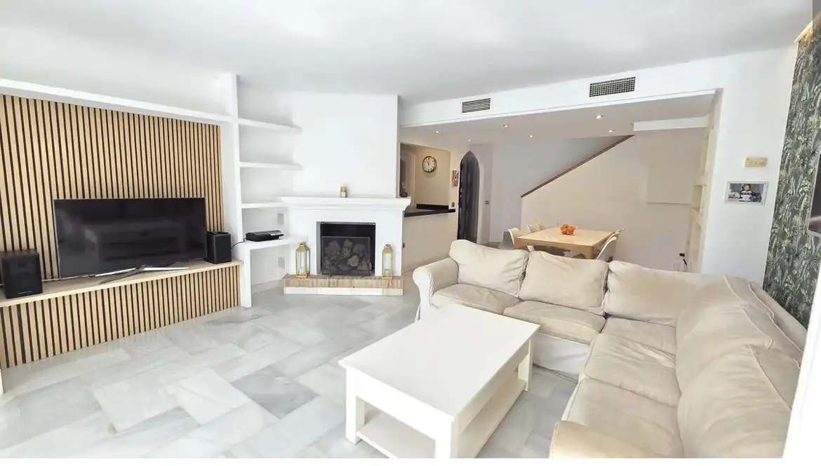 Casa a schiera con piscina in vendita a Milla de Oro, imagen 4