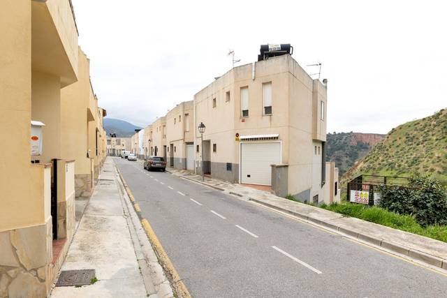 Casa adosada en Venta en Cenes de la Vega