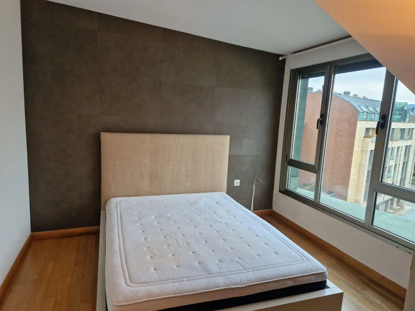 Habitación de Dúplex en venta en Torrelavega  con Aire acondicionado y Calefacción