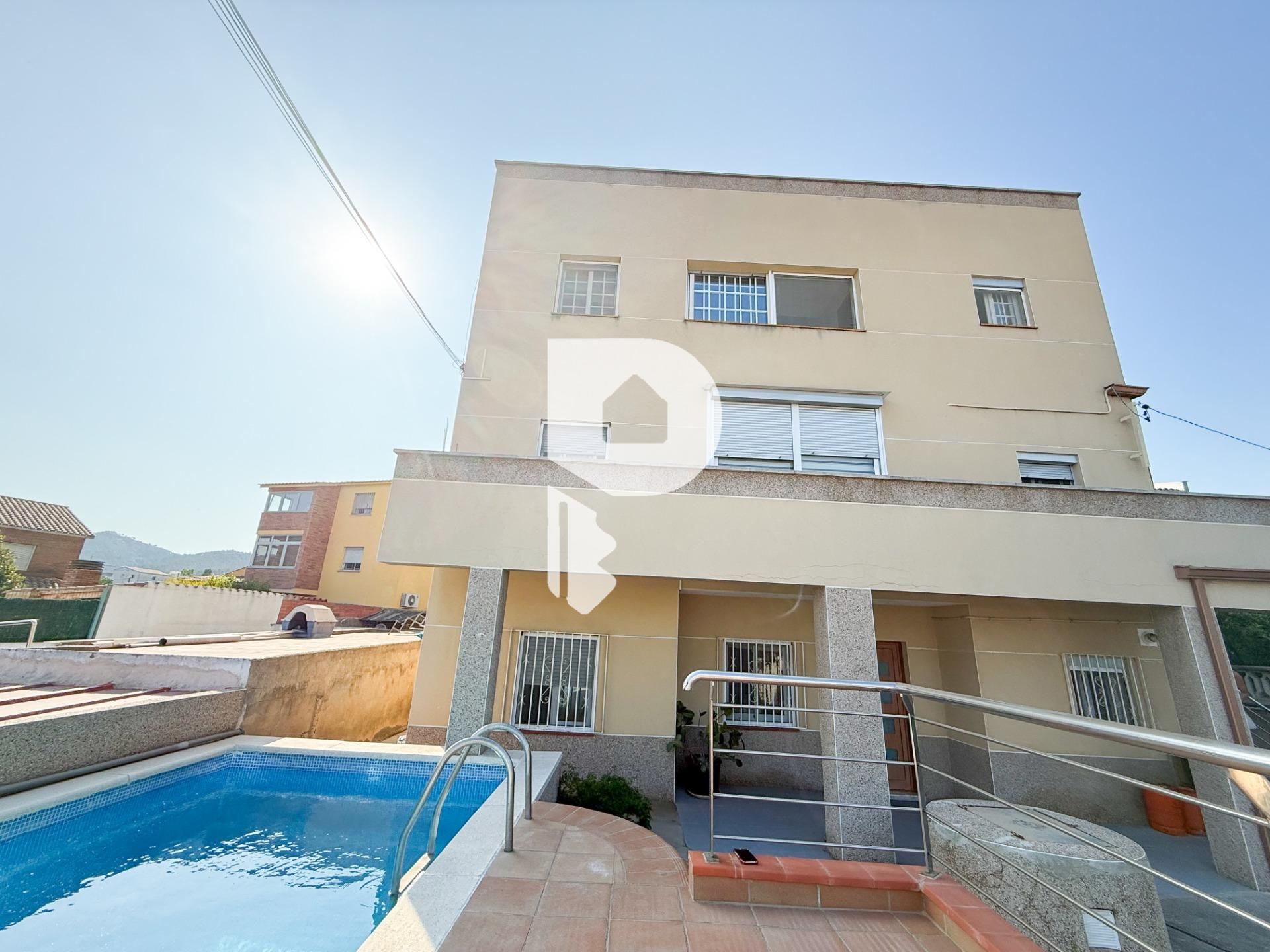 Exterior view of House or chalet for sale in Sant Vicenç Dels Horts  with Air Conditioner, Heating and Private garden
