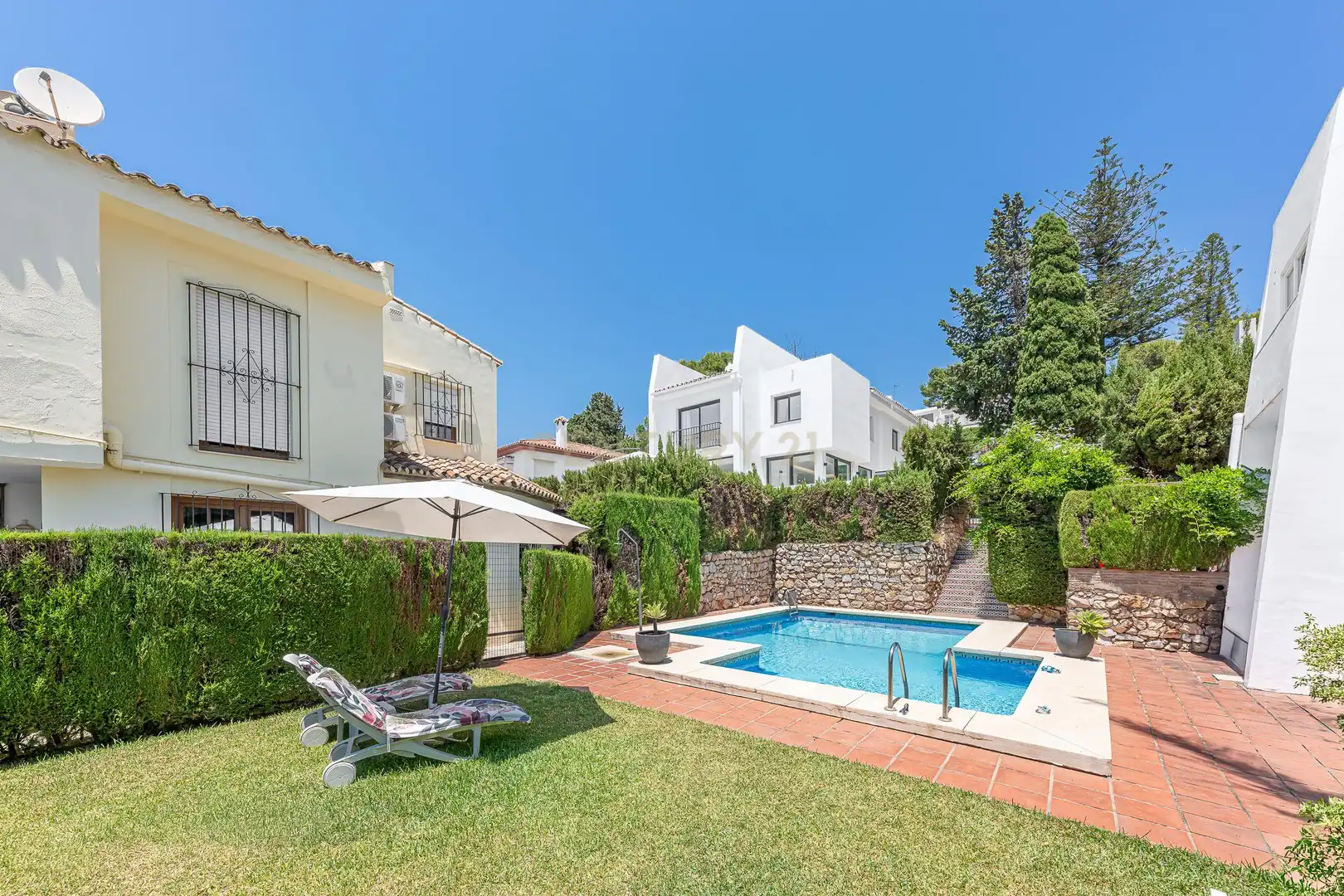 Außenansicht von Haus oder Chalet zum Verkauf in Marbella mit Klimaanlage, Privatgarten und Abstellraum