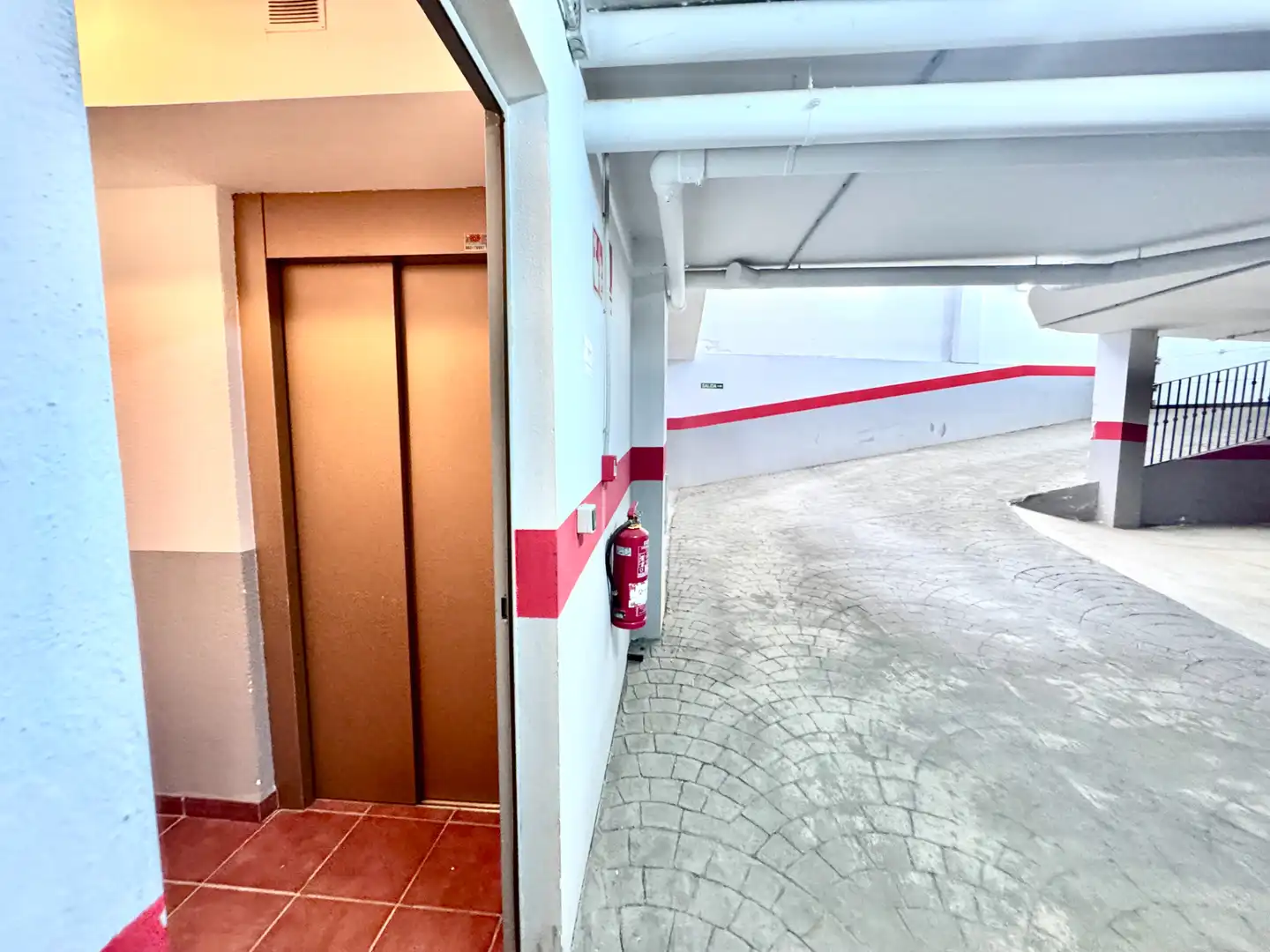 Parking de Apartamento en venta en Paterna del Río con Terraza, Trastero y Amueblado