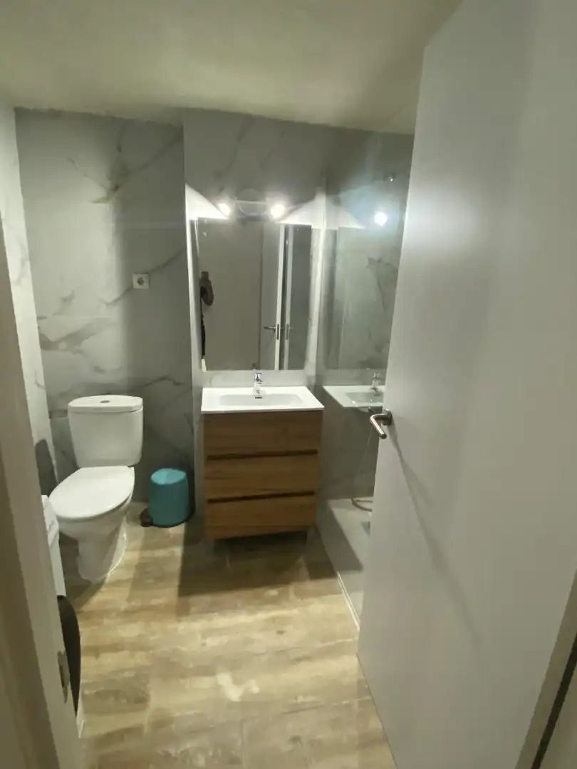 Baño de Estudio en venta en Torremolinos con Aire acondicionado, Calefacción y Amueblado