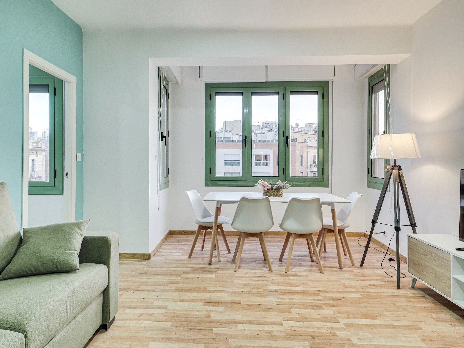 Dining room of Flat to rent in  Barcelona Capital  with Air Conditioner, Heating and Furnished