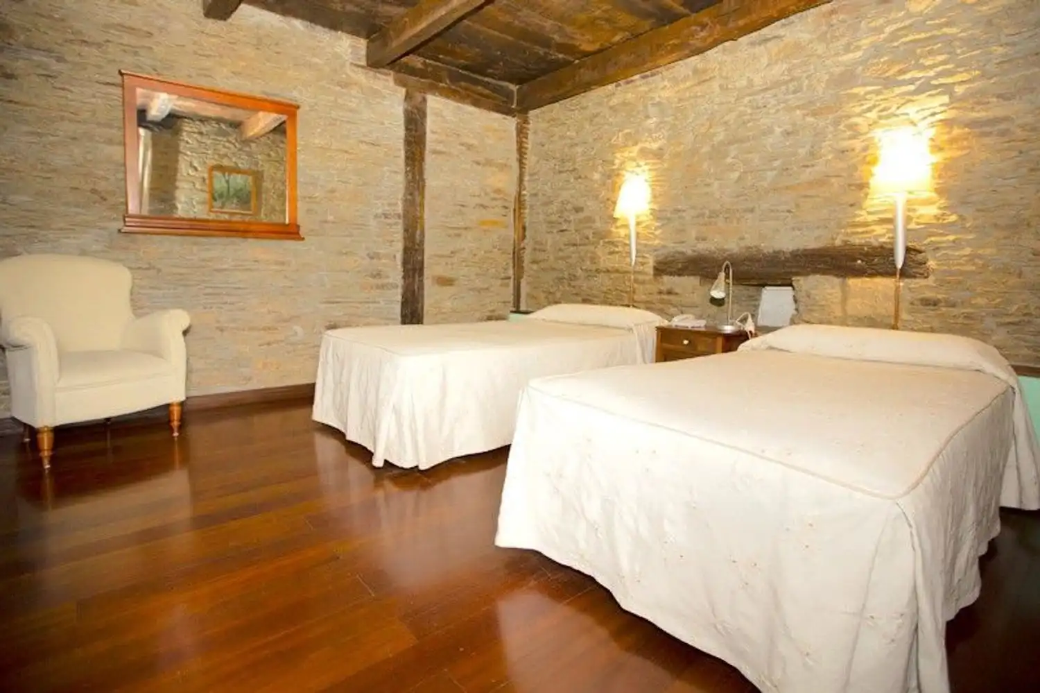Dormitori de Finca rústica en venda en Castroverde amb Aire condicionat, Jardí privat i Terrassa