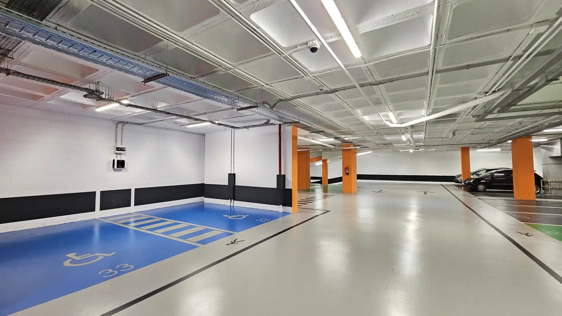 Schwimmbecken von Büro zur Miete in Barcelona mit Klimaanlage, Heizung und Alarm