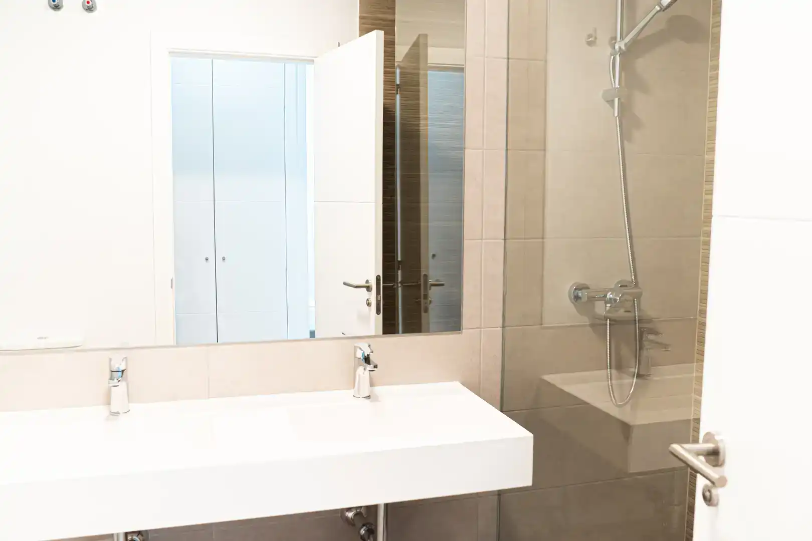 Bathroom of Flat for sale in Estepona  with Air Conditioner, Terrace and Swimming Pool