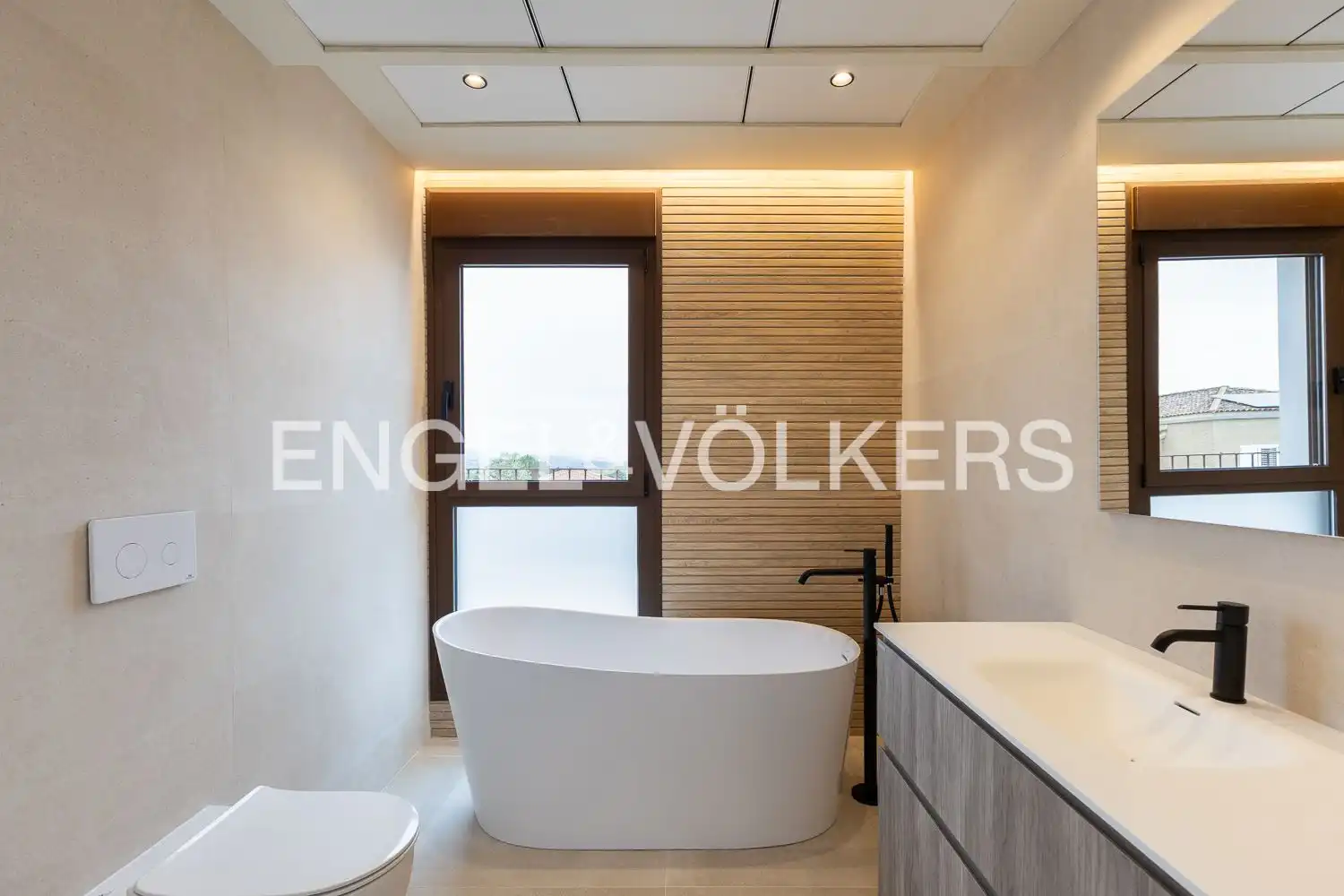 Bathroom of Houses for sale in L'Eliana  with Air Conditioner, Heating and Private garden