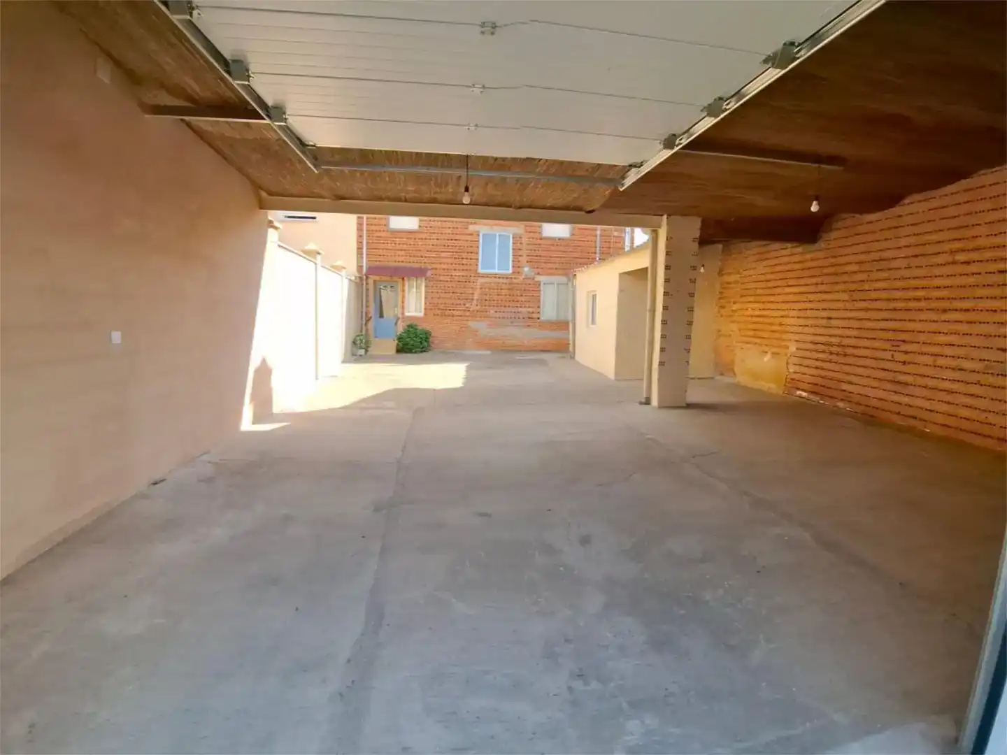 Parking de Piso en venta en Bustillo del Páramo con Parquet, Trastero y Amueblado