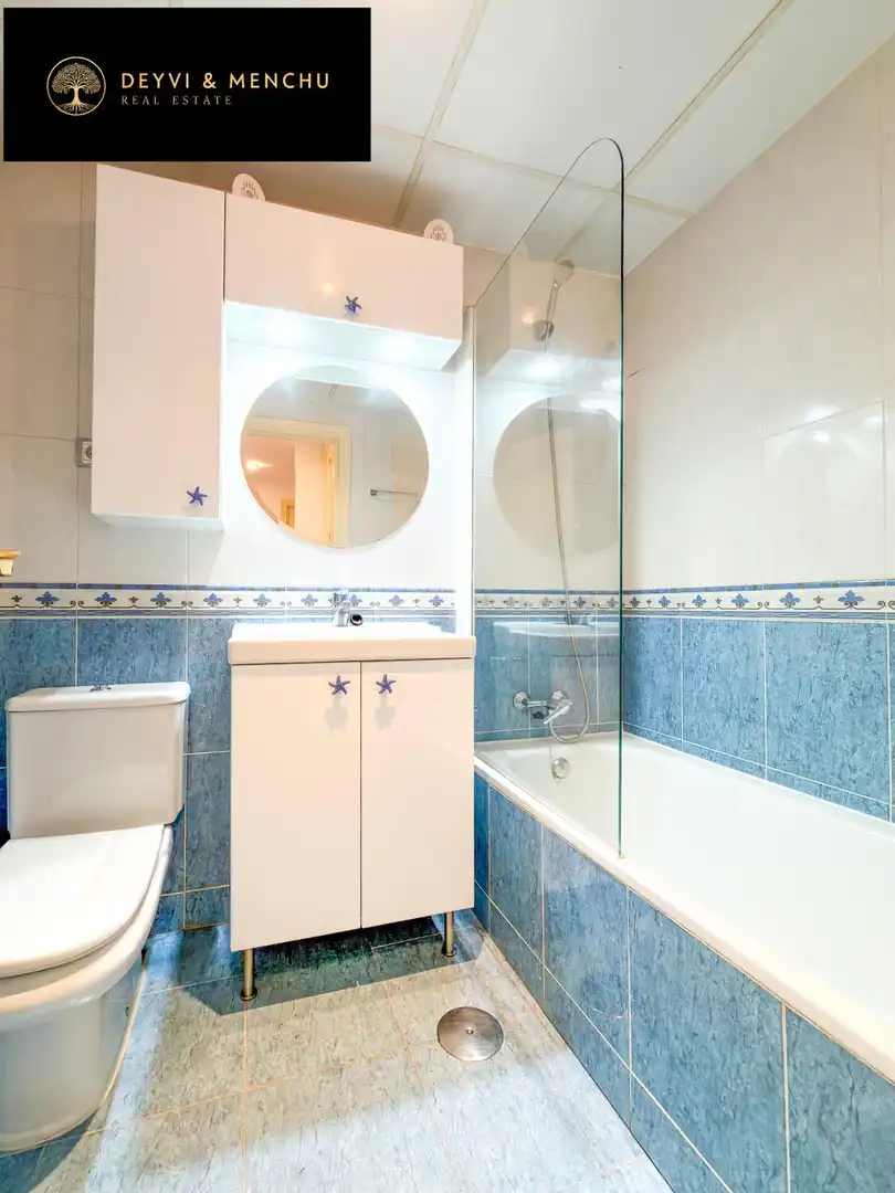 Bathroom of Flat for sale in Madrid  with Air Conditioner, Heating and Storage room