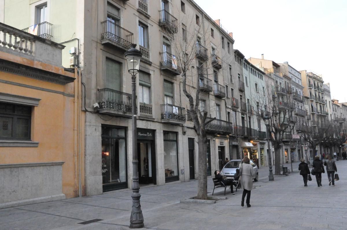 Vista exterior de Pis en venda en Girona Capital amb Calefacció