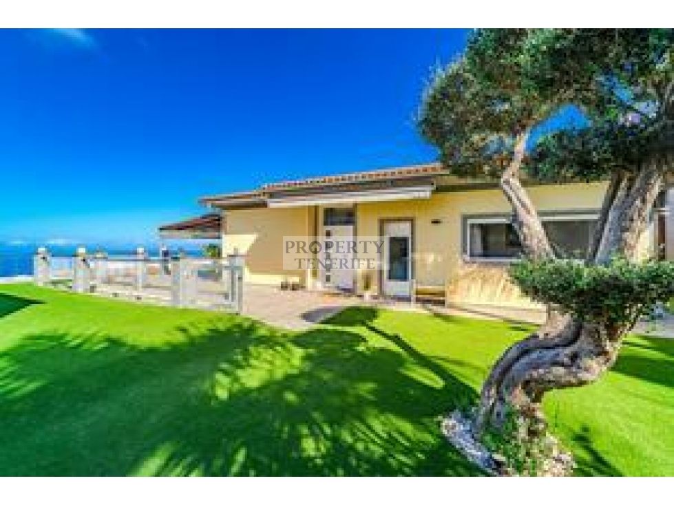 Vista exterior de Casa o xalet en venda en Adeje amb Piscina