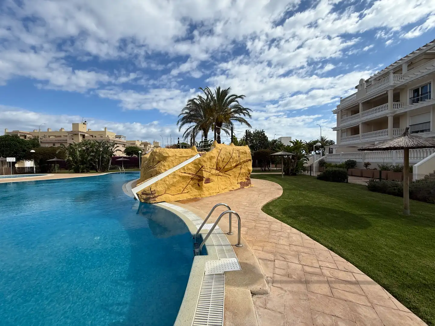 Piscina de Apartament en venda en Dénia amb Aire condicionat, Calefacció i Terrassa