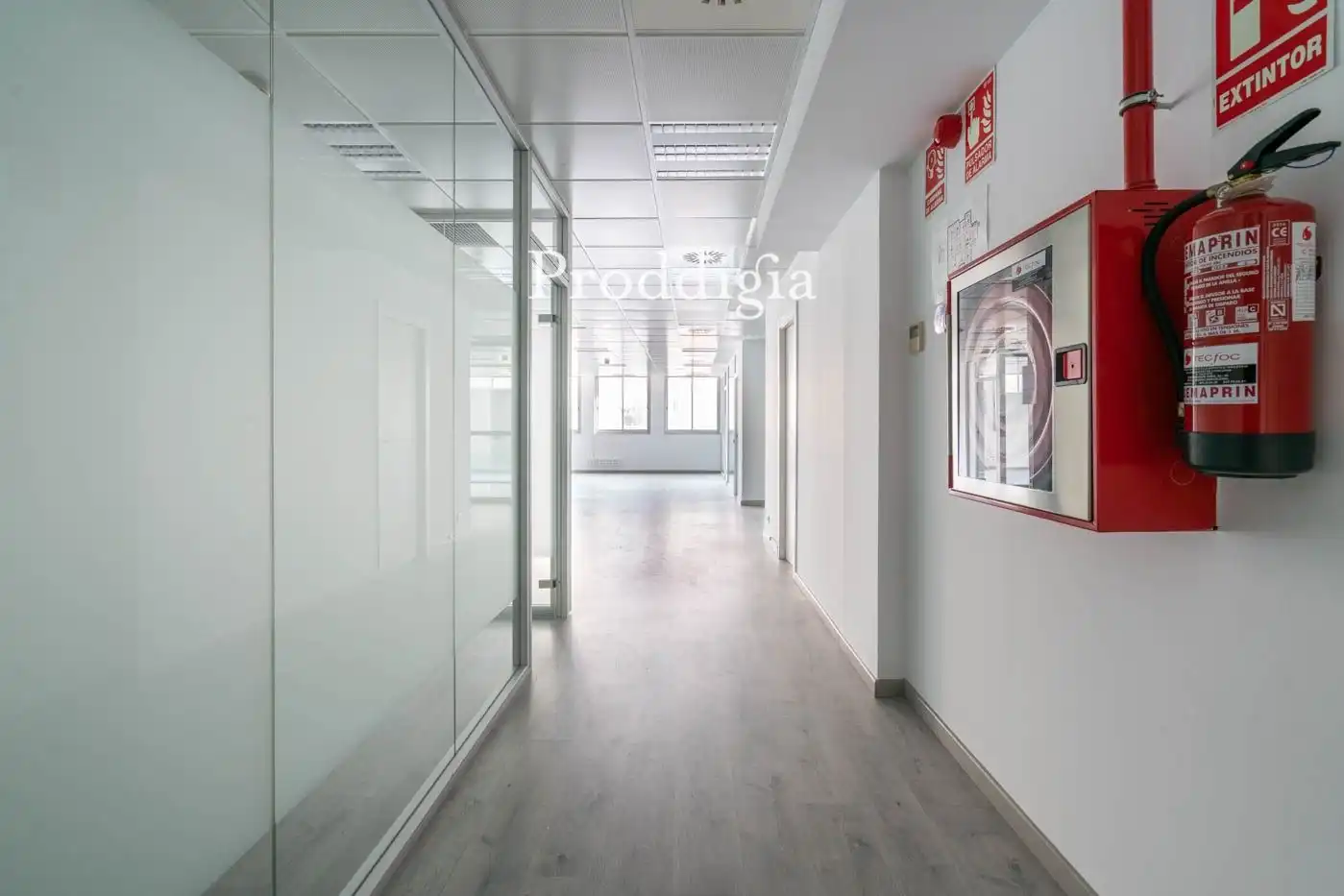 Büro zur Miete in Barcelona mit Klimaanlage, Heizung und Alarm