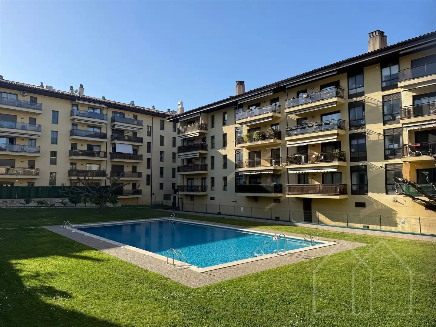 Piscina de Pis en venda en Girona amb Aire condicionat, Calefacció i Terrassa