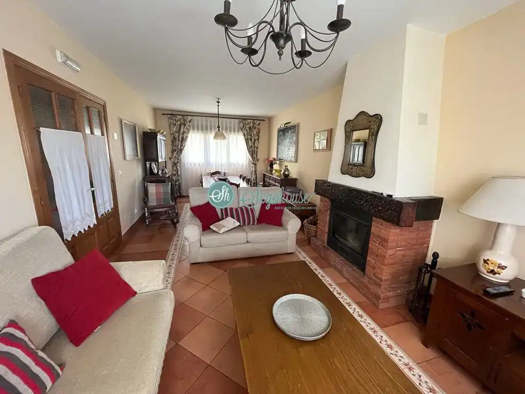 Sala d'estar de Casa o xalet de lloguer en Palazuelos de Eresma amb Calefacció, Terrassa i Moblat