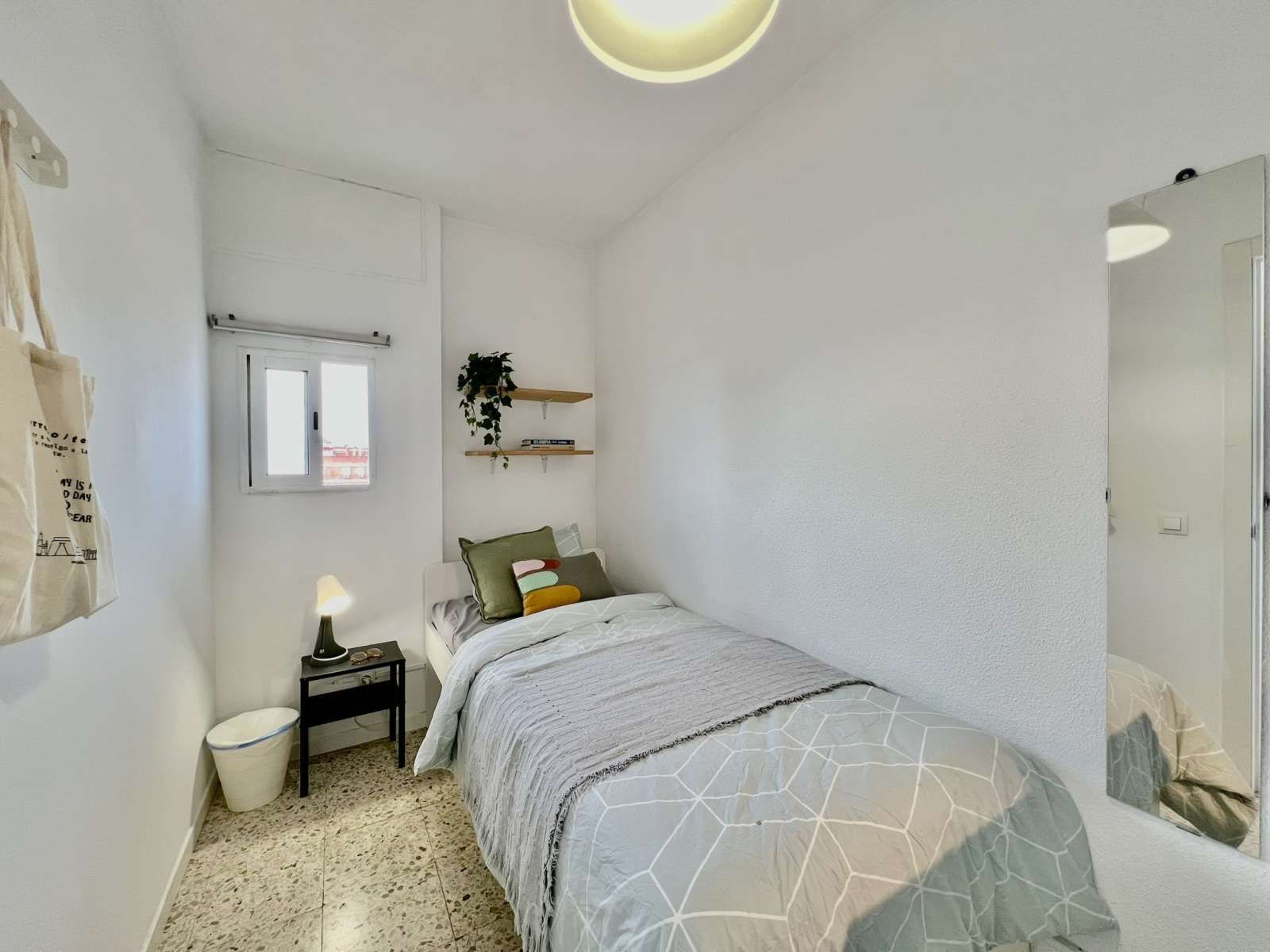 Dormitori de Pis per a compartir en  Madrid Capital amb Aire condicionat i Terrassa