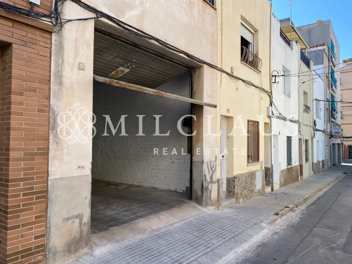 Außenansicht von Garage zum Verkauf in Terrassa