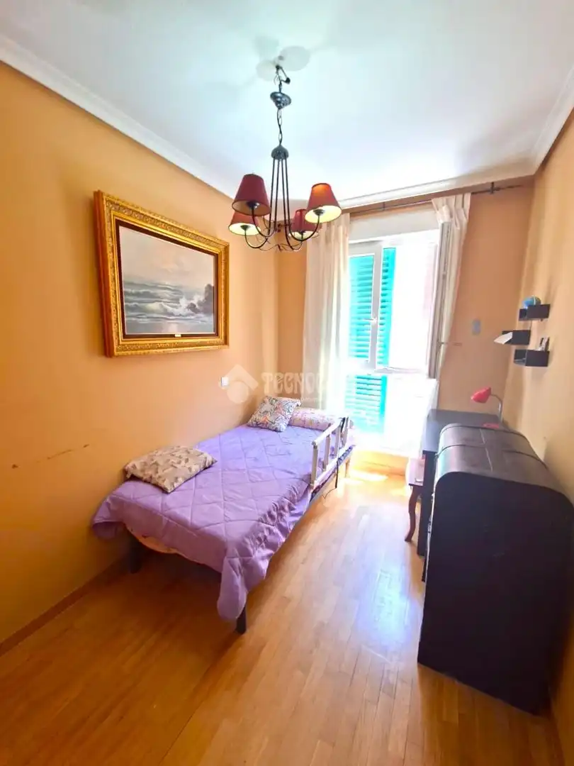 Bedroom of Flat for sale in Parla  with Air Conditioner, Heating and Parquet flooring