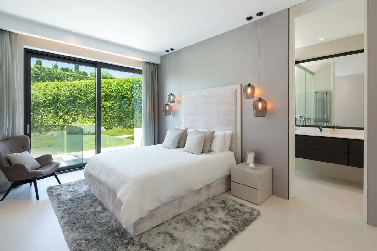 Dormitori de Casa o xalet en venda en Marbella amb Jardí privat, Terrassa i Piscina