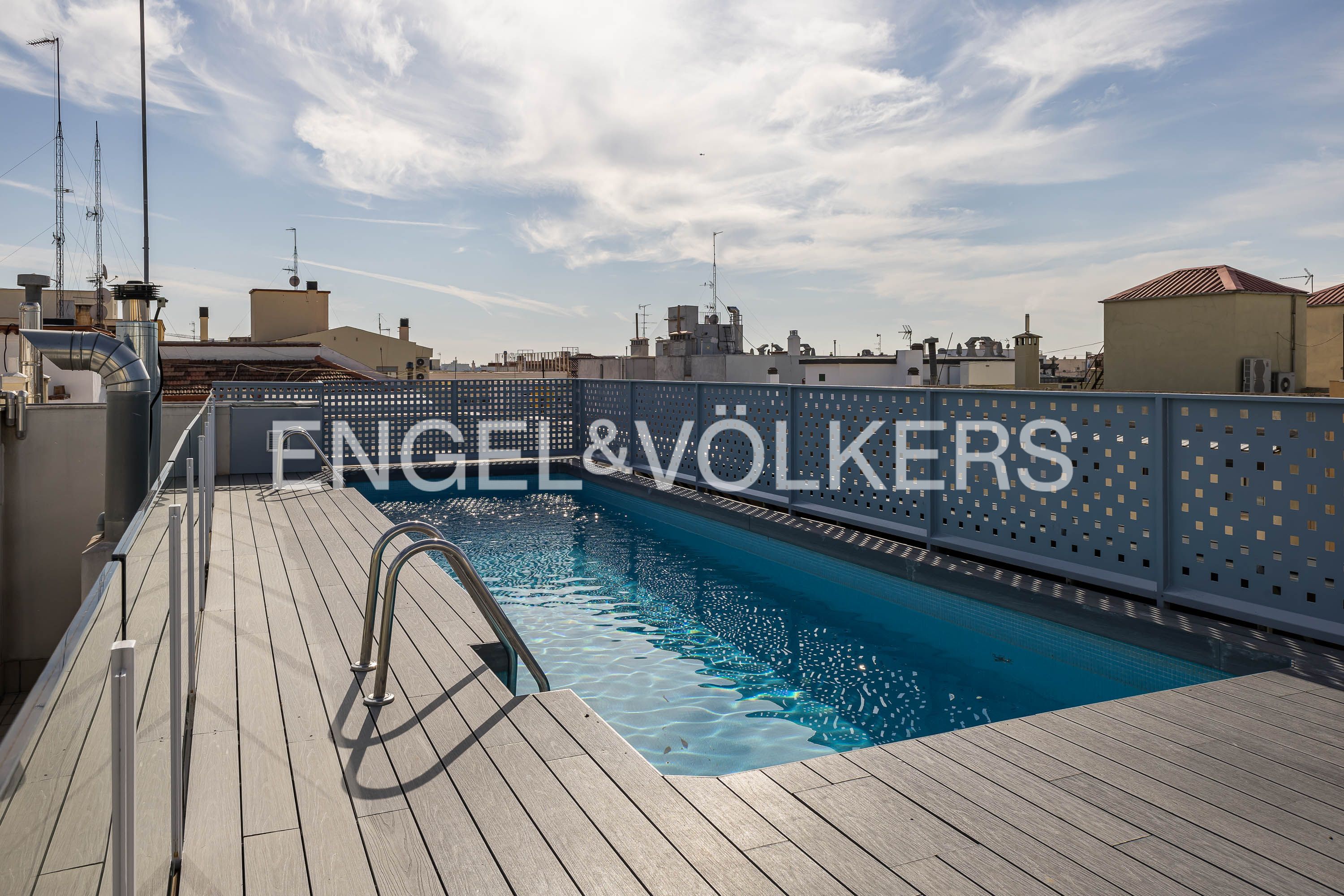 Swimming pool of Attic to rent in  Madrid Capital  with Air Conditioner, Heating and Terrace