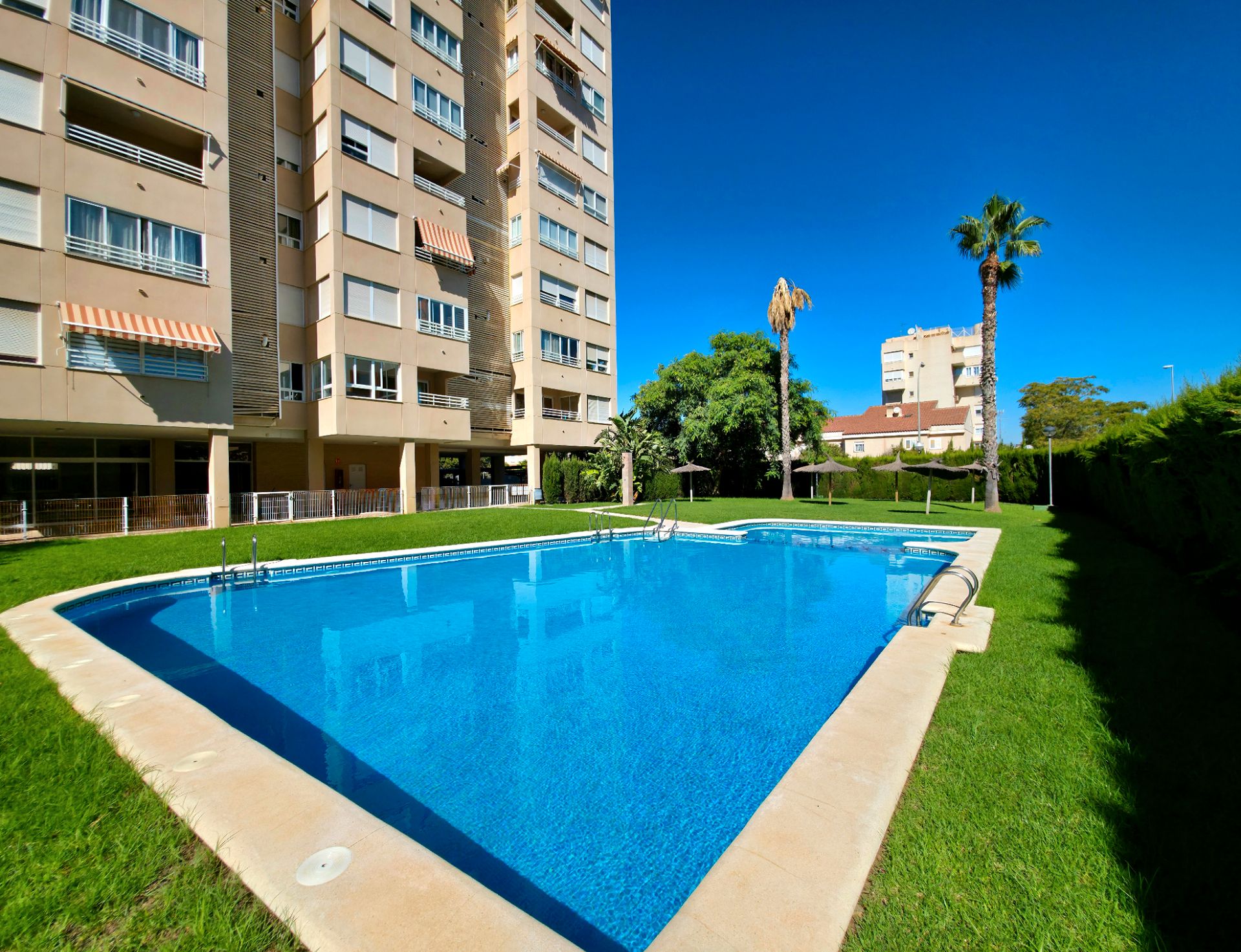 Swimming pool of Flat for sale in Alicante / Alacant  with Air Conditioner, Heating and Swimming Pool