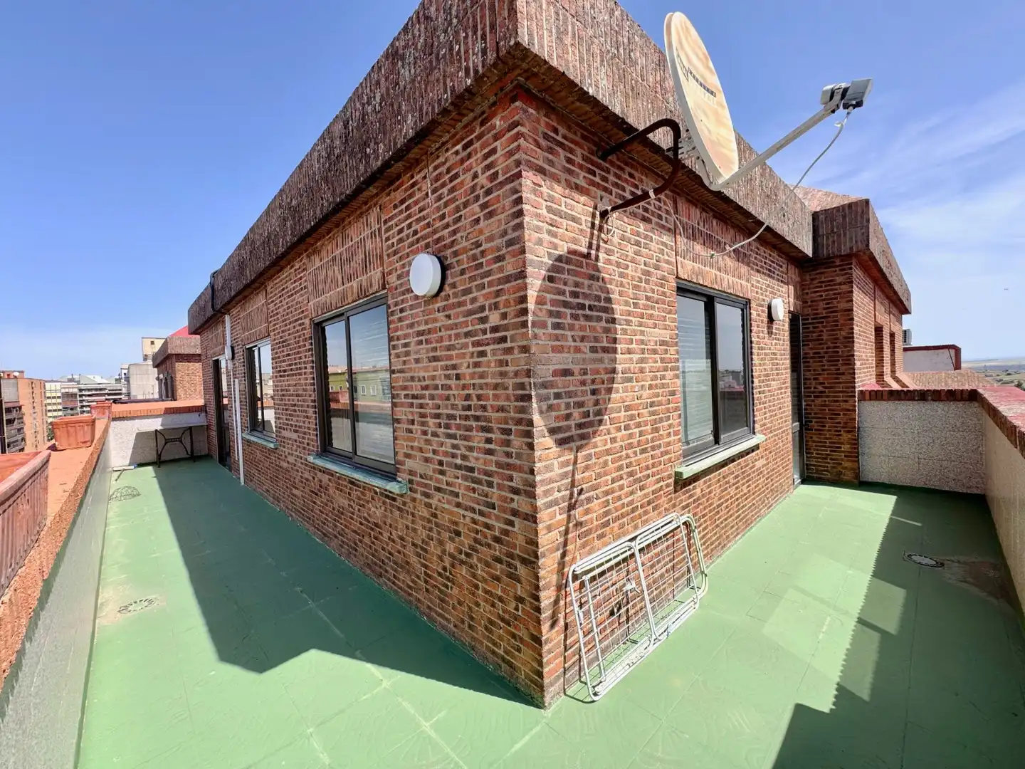 Vista exterior de Apartamento en venta en Cáceres con Aire acondicionado, Calefacción y Terraza