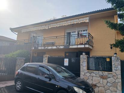 Exterior view of House or chalet for sale in Alpedrete  with Heating, Private garden and Parquet flooring